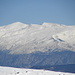 Die höchsten Berge der Sierra Nevada im Zoom: Pico Veleta (3.394m) und Mulhacén (3.478 m), höchster Berg Festlandspaniens. Wenn man genau hinsieht, kann man in der Mitte des Pico Veleta den grossen Skilift erkennen