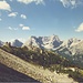 IL ghiaione all'inizio del sentiero con il Monte Sorapiss e il rifugio Col de Varda  