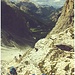 Salendo alla Forcella del Diavolo. Sullo sfondo la Croda Rossa d'Ampezzo.