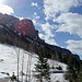 ab der Grönhütte führt die gebührenpflichtige Strasse unter der Niderhornflue herum nach Beatenberg