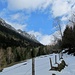 im Schnee Homad zu - die Vorgipfel des Sigriswiler Rothorns vor blauem Himmel vor Augen