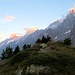 Erste Sonnenstrahlen in der wilden Mont Blanc Südflanke