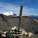 Nicht so robust wie ein Schweizer Gipfelkreuz - auf dem Cerro Navidad, im Hintergrund der Tronador