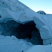 Im Sommer 2010 öffnete sich auf dem Triftgletscher eine gewaltige Eisgrotte. (G)