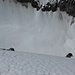 Blick in den ca. 200m tiefen Krater; fotografiert vom [http://images.summitpost.org/original/172596.jpg Northwest Summit (real crater summit, 6357m)]