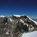 links Northwest false summit (6355m) und rechts [http://images.summitpost.org/original/172596.jpg Northwest summit (real crater summit, 6357m)], beide auf chilenischer Seite; fotografiert vom North Summit (6347m)