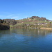 Am Rhein bei Rüdlingen, dem Ausgangspunkt unserer Wanderung. Ob auf dem Hügel Buchberg