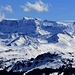Aussicht vom Chäserrugg (2262m) im Zoom zum höchsten Gipfel Sankt Gallens, dem Ringelspitz / Piz Barghis (3247,4m). Ganz links auf dem Foto ist das Vordere Panärahorn (3057m), links vom Ringelspitz am Gletschrrand der Vorder Ringel (3225m). Rechts aussen ist der Piz da Strels / Tristelhorn (3114m) und etwas näher zum Ringelspitz das Glaserhorn (3128m).