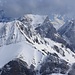 Aussicht im Zoom vom vom Chäserrugg (2262m) auf den Alvier (2342m).
