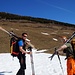 Ski geschultert - jetzt ab zum Bierchen nach Tschamut