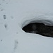 keine Gletscherspalte sondern verschneites Bachbett mit einer Schneebrücke