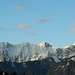 das heute wiederum schöne "Anfahrtsbild" bei Thun;
drei der Gipfel kenne ich, der vierte sollte diesen Sommer gewagt werden ;-)