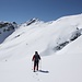 <b>L’imponente paesaggio alpino incute un doveroso rispetto; l’abbondante copertura nevosa e la temperatura sempre più elevata ci inducono alla massima prudenza. Oltre a questi aspetti, c’è pure il vallone del Ri de Confin da superare, che non è assolutamente da sottovalutare. </b>