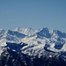 Walliser Viertausender: Alphubel (4206 m), Täschhorn (4491 m) und Dom (4545 m) in der hintersten Reihe, davor, zwischen Alphubel und Täschhorn der Portjengrat (3654 m) und rechts vom Dom der Weissmies (4017 m) und das Lagginhorn (4010 m)