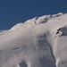 il pendio iniziale che lo risale e puntinato da numerosi sci alpinisti