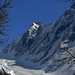 Das Sattelhorn, hoch über der Lötschenlücke, die Anenhütte thront über dem Langgletscher.