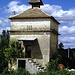 Montpezat de Quercy, Montdoumerc: una piccionaia a pianta quadra.