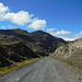 der Cerro Kinkillosa (Bildmitte); man folgt dem ebenen, leicht absteigenden Fahrweg etwa eine halbe Stunde lang