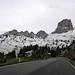 Die Aufstieg zum Passo Giau mit dem Auto,Monte Averau, 2647m-rechts im Bild.