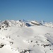 Im Hintergrund die Berner Alpen (Bildmitte Horizont Finsteraarhorn)
