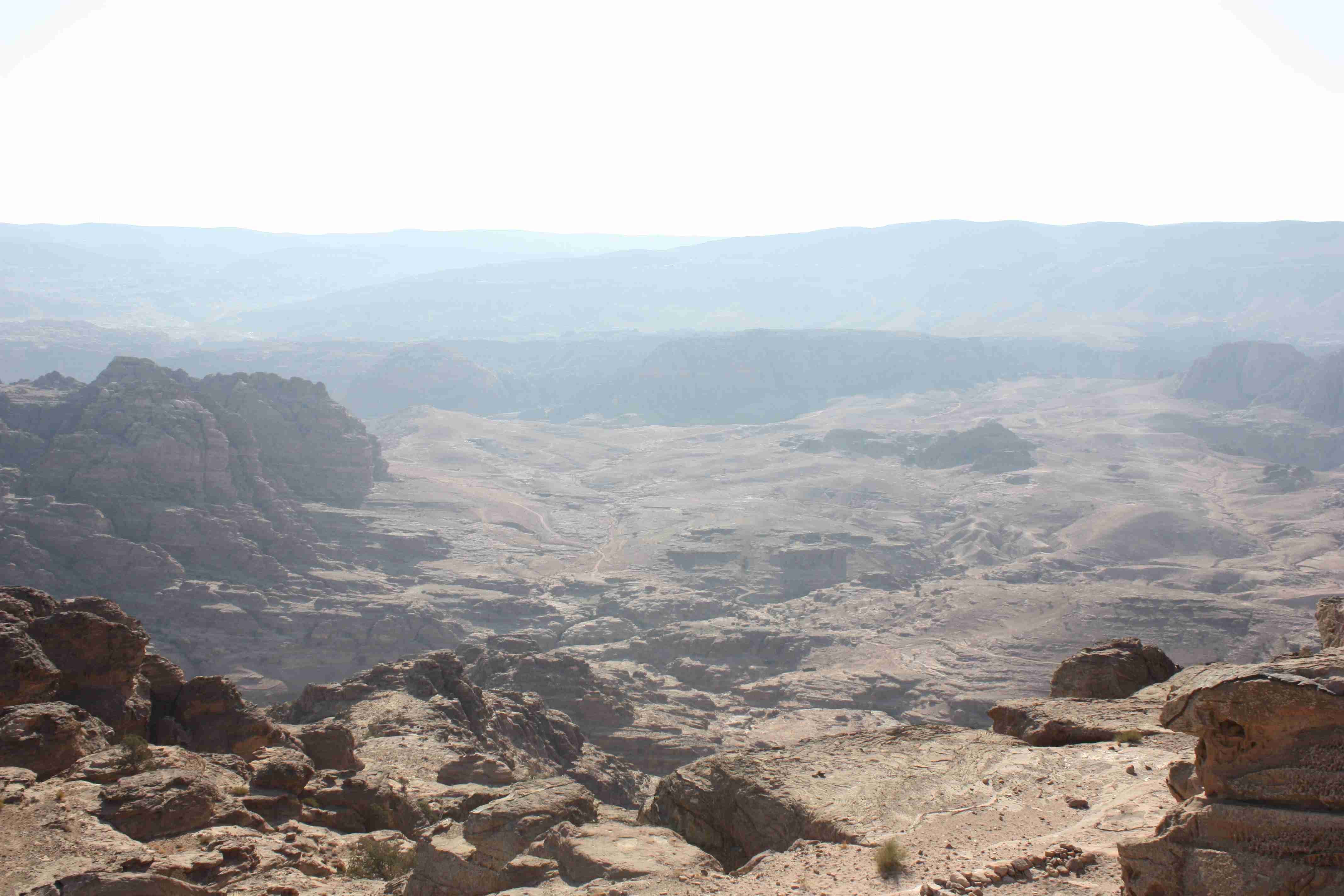 Weitblicke über das Areal von Petra Fotos