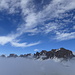 Unten grau, oben blau: Die Gipfel der Alvierkette über dem Nebelmeer