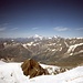 In der Fern der Mont Blanc, im Vordergrund das Kleine Matterhorn und davor die Ameisenarmee im Auf- oder Abstieg