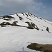 Kurz nach dieser Aufnahme schnalle ich die Schneeschuhe unter; hinter der nächsten Bodenwelle liegt die Breitlabalm. der Gipfel des Brechhorns ist noch nicht zu erkennen.