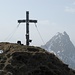 ..... und ein nettes Bild des Gipfelkreuzes mit dem Großen Rettenstein als Hintergrund aufnehmen.