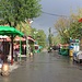 Երևան (Ere͡wan):<br />Nach einer kräftigen Regenschauer im Vergnügungsviertel vom wunderschönen, auf einem Hügel gelegenen Stadtpark Հաղթանակ Զբոսայգի (Haġt’anak Ĵbosaygi).