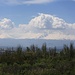 Երևան (Ere͡wan):<br />Aussicht in der Nähe der Gedenkstätte Ծիծեռնակաբերդ (Ciceṙnakaberd) hinüber in die Türkei zu den beiden Araratgipfel. Links ist der Küçük Ağrı Dağı (3896m), rechts der Hauptgipfel Büyük Ağrı Dağı (5137m).