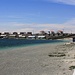 Strand am Սևանա լիճ (Se͡wana lič). Da Armenien kein Meerzugang hat, sind die Strandbäder im Sommer von Badegästen aus der Hauptstadt oft vollständig belegt.