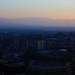 Die türkische Gebirgskette um den Zordağı (3196m) strahlt im Abendrot über Երևան (Ere͡wan). Die höchste Erhebung der Berge ist 3254m hoch doch den Bergnamen konnte ich nicht ausfindig machen.