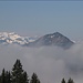 Blick über den Nebel zu den Bayerischen Voralpen