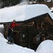 tief verschneite Waalerhütte