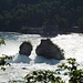zwei Felsen mitten im Chaos der Wassermassen, der rechte ist besteigbar(nach Anfahrt mit dem Boot)
