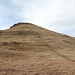 Im Aufstieg zum Eiðiskollur - Dieser Aufschwung hinauf in Richtung Gipfelplateau ist tatsächlich steiler, als es hier den Anschein hat.