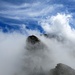 Gipfelblick: der benachbarte [peak20574 Langspitz 2006m] trotzt den Wolken