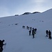 Wir sind nicht alleine... Alleine auf diesem Bild: 37 Skitourengänger (und min. doppelt so viele hinter uns und dann noch die Tourengänger, die vom Rif. Chabod dazu kommen werden...)
