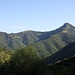 <b>Il Sasso Gordona visto dall'Alpe Alveggia (952 m) (foto d'archivio del 28.7.2010).</b>