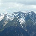 Im Westen einige der höchsten bayerischen Ammergauer Berge: Schellschlicht, Friederspitz, Kreuzspitze und Frieder