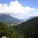 Blick auf Garmisch,links Kramer in Wolken,rechts Estergebirge