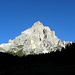 Cima del Duran(oder Sass del Duram,2578m) mit Cresta delle Masenade(2740m)  links dahinter, von Passo Duran ausgesehen.