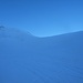 Steilstufe auf dem Gletscher. Vor einem Jahr stand ich hier als eine Lawinen aus den Hängen links oben den ganze Aufstiegshang überdeckte.
[http://www.hikr.org/gallery/photo782753.html?post_id=50066#1]