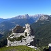 Überschreitung des Coston di Caleda,mit Saas de Caleda im Vordergrund, Cimonega Gruppe-links,Monte Agner im Bildmitte und Dolomiti di Pala-rechts im Hintergrund. 