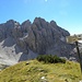 ...Viaz dei Cengioni, mit Cime di Tamer,Piccolo(2550m-links),Grande(2547m)-mitte,eine andere Variante fur Aufstieg, und Davanti(2497m)-links. 