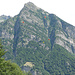 Alpe Paraula vista dal Corte di Fondo di Cranzunell. In rosso ho indicato la posizione dei tre Corti, in giallo quello dei ruderi
