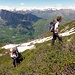 Aufstieg durch Alpenrosen-Büsche und über weiche Schneefelder zur Scharte beim Pizzo Fedora