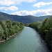 Der Fluss [http://de.wikipedia.org/wiki/Ticino_%28Fluss%29 Ticino] Richtung stromabwärts von Bellinzona, ein Zufluss zum Po