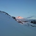 Der Gipfeltag erwacht mit einem leuchtenden Piz Bernina